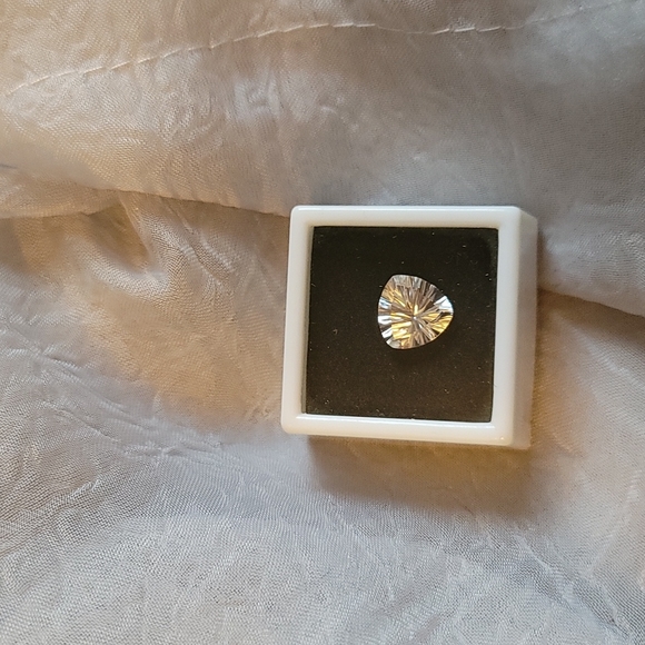 LARGE TRILLION CUT 5.60CT 12× 12 mm NATURAL GEMSTONE DANBURITE - Picture 2 of 6